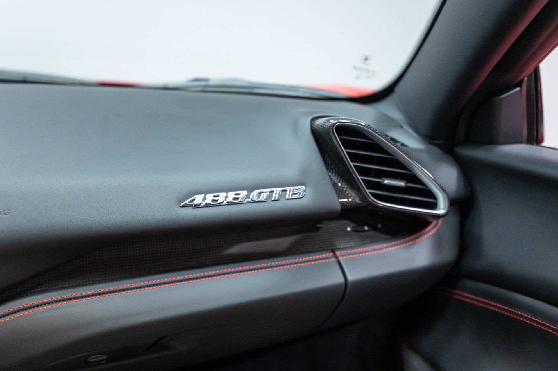 Used 2018 Ferrari 488 GTB RWD image 32