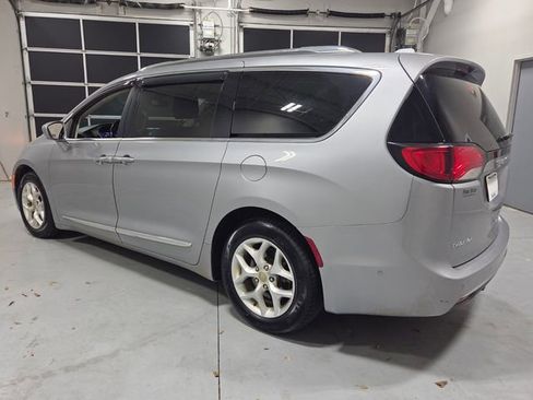 Used 2020 Chrysler Pacifica Touring-L Plus w/ Tire & Wheel Group image 10