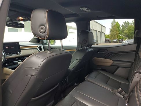 Used 2023 GMC Canyon Denali AWD/4WD image 9