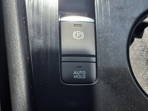 Used 2024 Nissan Rogue S AWD/4WD image 10