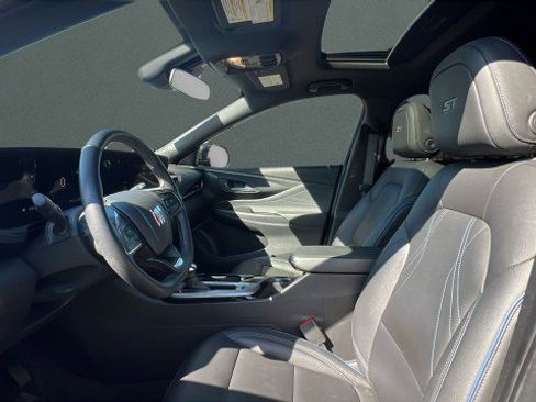 Used 2024 Buick Envista Sport Touring w/ Convenience I Package image 6