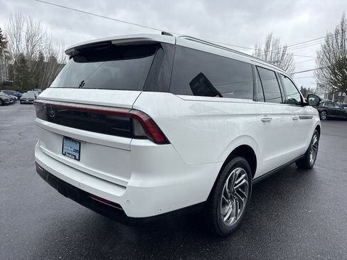 Used 2025 Lincoln Navigator L Reserve image 7