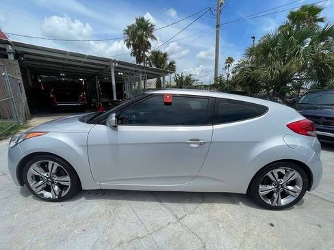 Used 2017 Hyundai Veloster Value Edition FWD image 5