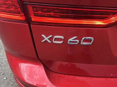 Used 2022 Volvo XC60 B5 Momentum image 9