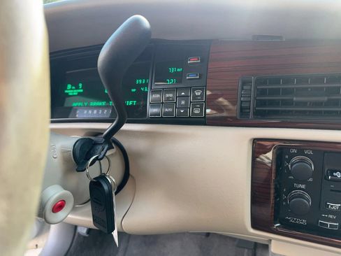 Used 1994 Cadillac De Ville Concours FWD image 20
