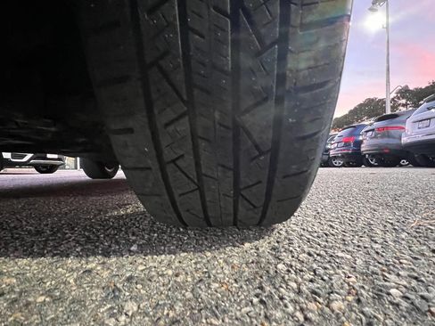 Used 2017 Land Rover Discovery Sport HSE image 17