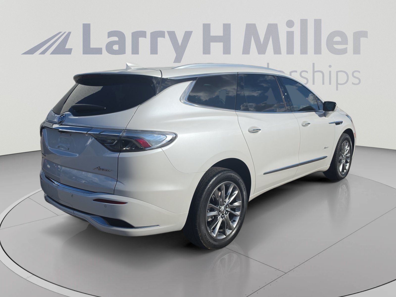 Used 2024 Buick Enclave Avenir w/ Avenir Technology Package FWD image 5