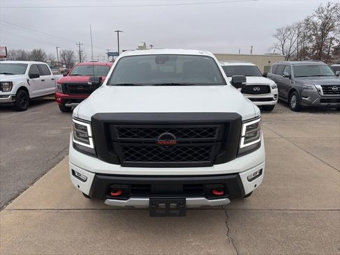 Used 2021 Nissan Titan PRO-4X w/ Pro-4x Convenience Package image 9