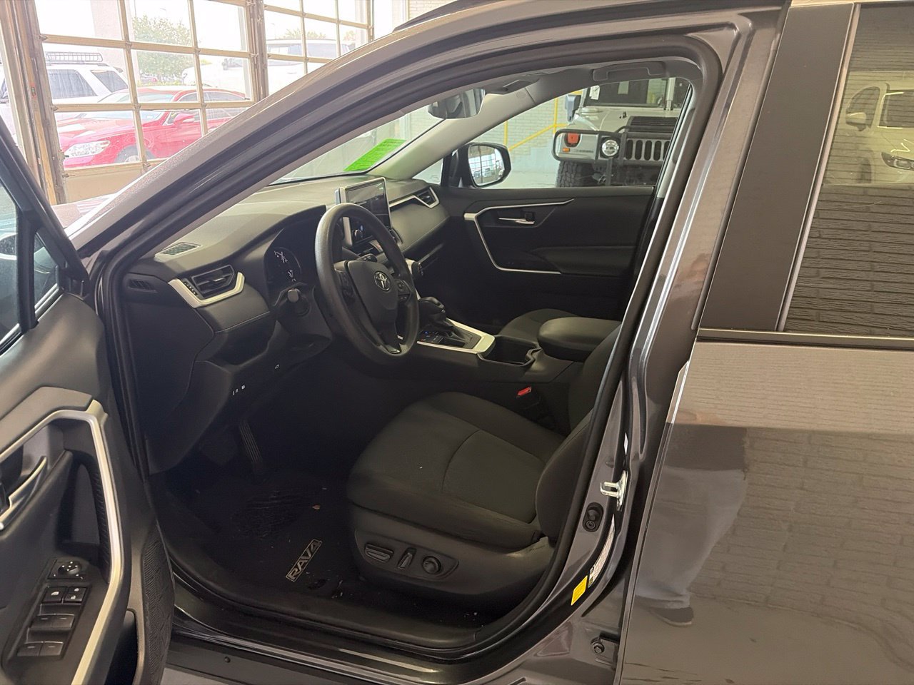 Used 2024 Toyota RAV4 XLE w/ Convenience Package FWD image 10