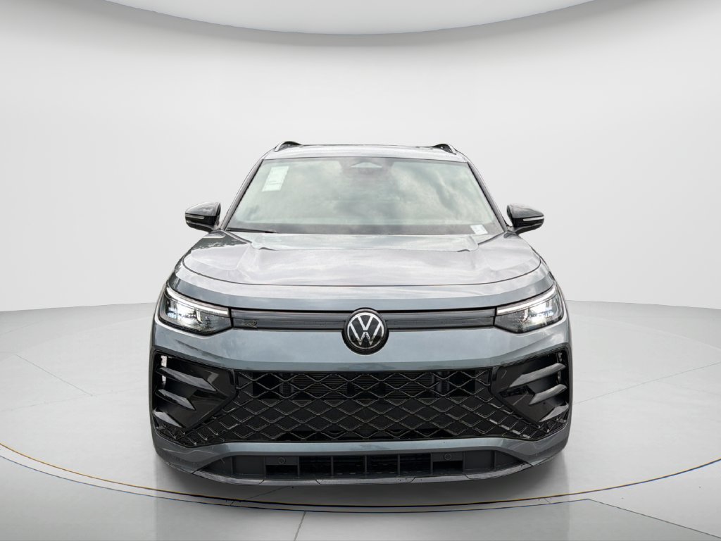 New 2026 Volkswagen Tiguan SE R-Line FWD image 2