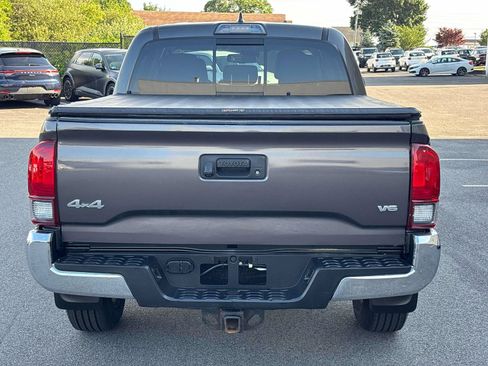 Used 2018 Toyota Tacoma SR5 AWD/4WD image 5