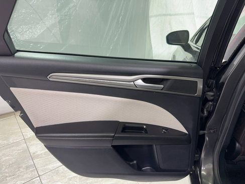 Used 2020 Ford Fusion SE w/ Equipment Group 151A image 38