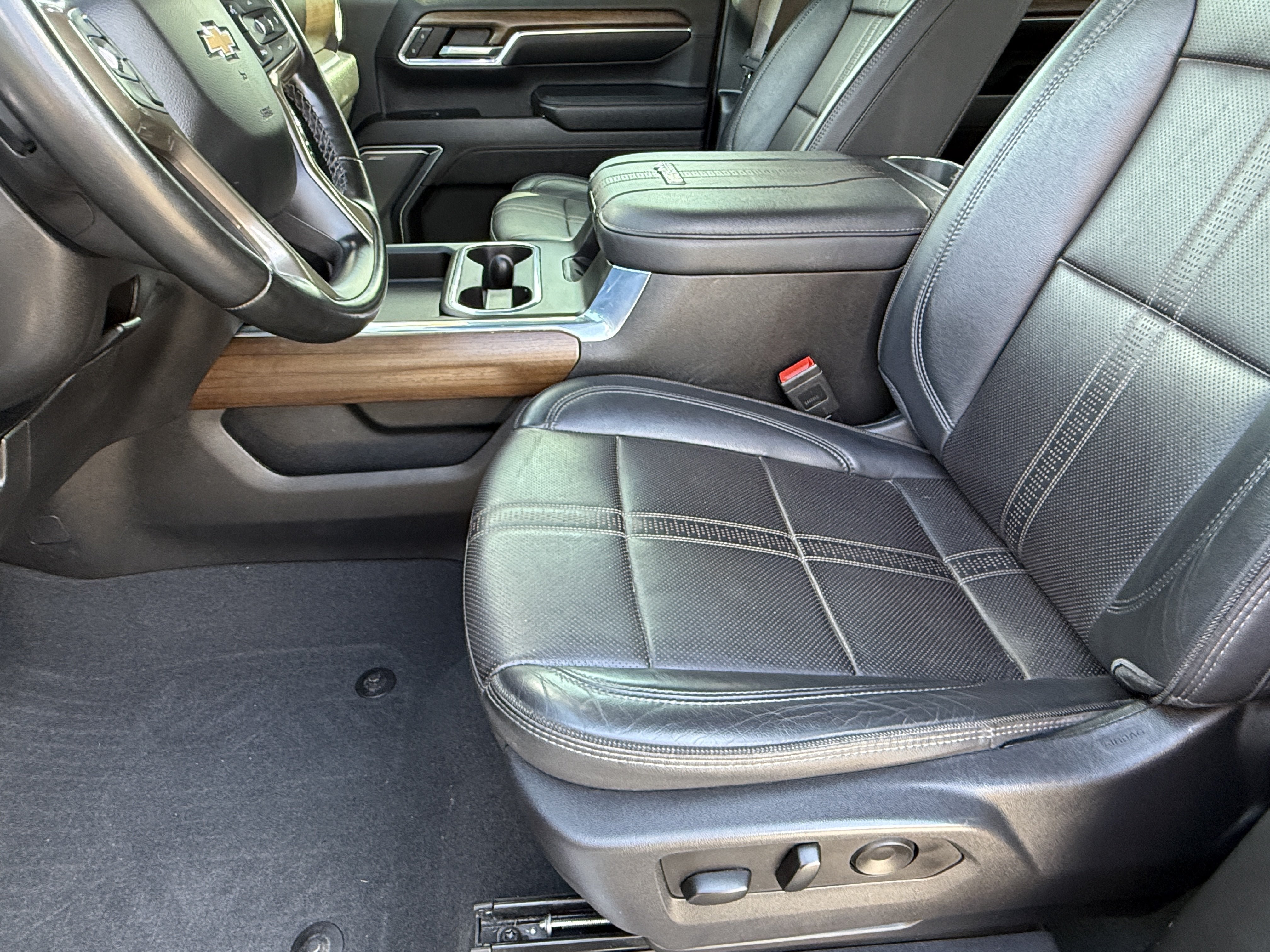 Used 2024 Chevrolet Silverado 3500 High Country w/ Technology Package AWD/4WD image 19