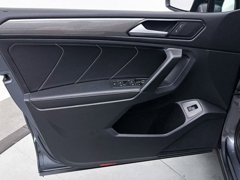 Used 2022 Volkswagen Tiguan SE R-Line image 17