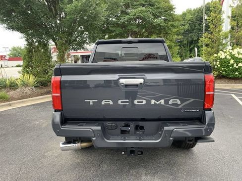 Used 2025 Toyota Tacoma Limited AWD/4WD image 7