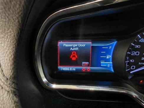 Used 2015 Lincoln MKT AWD image 13