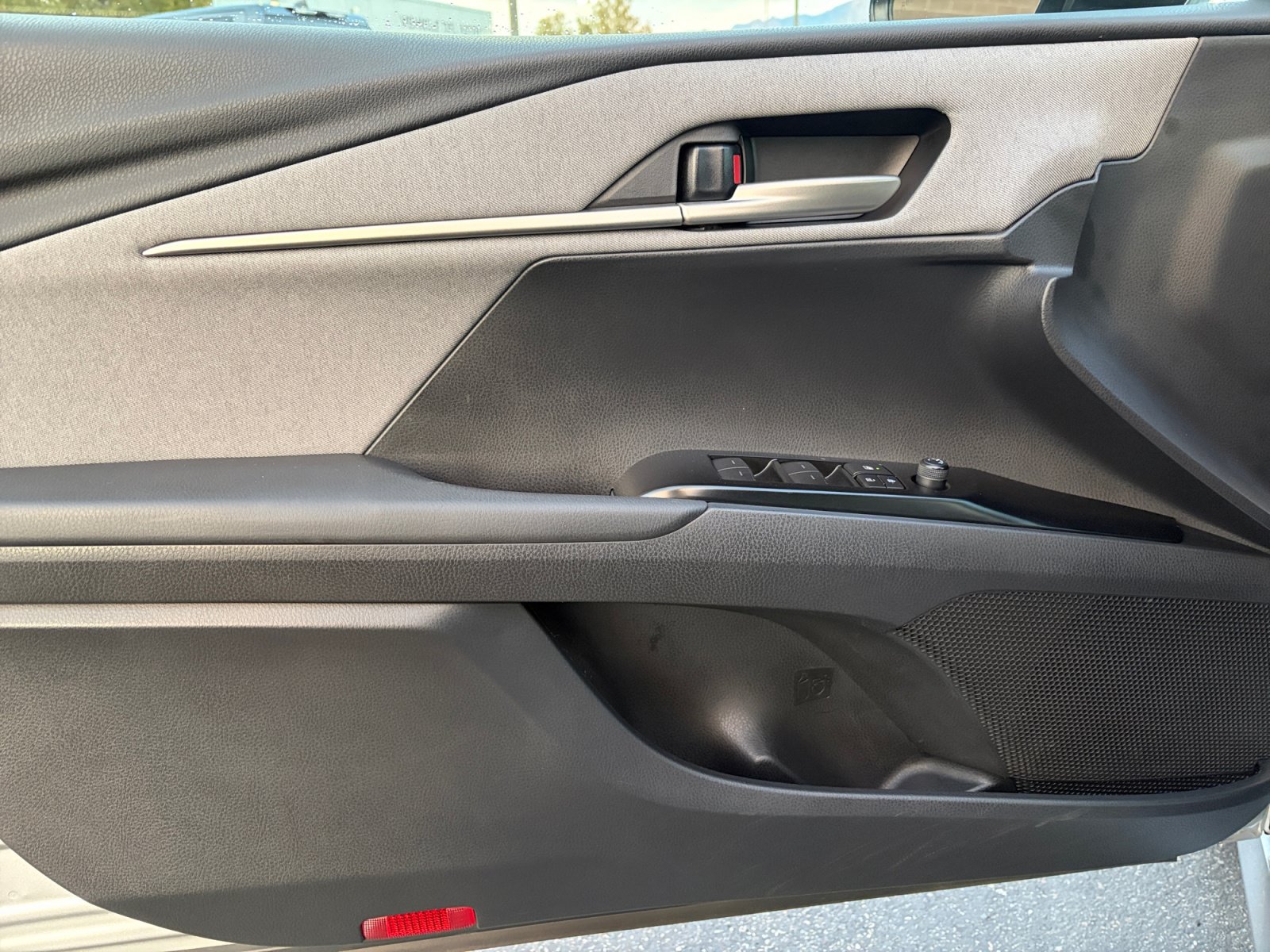 Used 2025 Toyota Camry LE FWD image 9