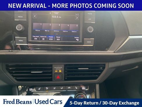 Used 2024 Volkswagen Jetta SE image 9