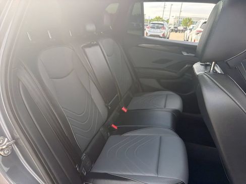 Certified 2025 Volkswagen Tiguan SE R-Line AWD/4WD image 23