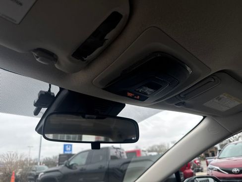 Used 2025 Toyota Corolla LE image 29