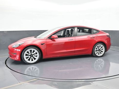 Used 2022 Tesla Model 3 Standard Range image 2