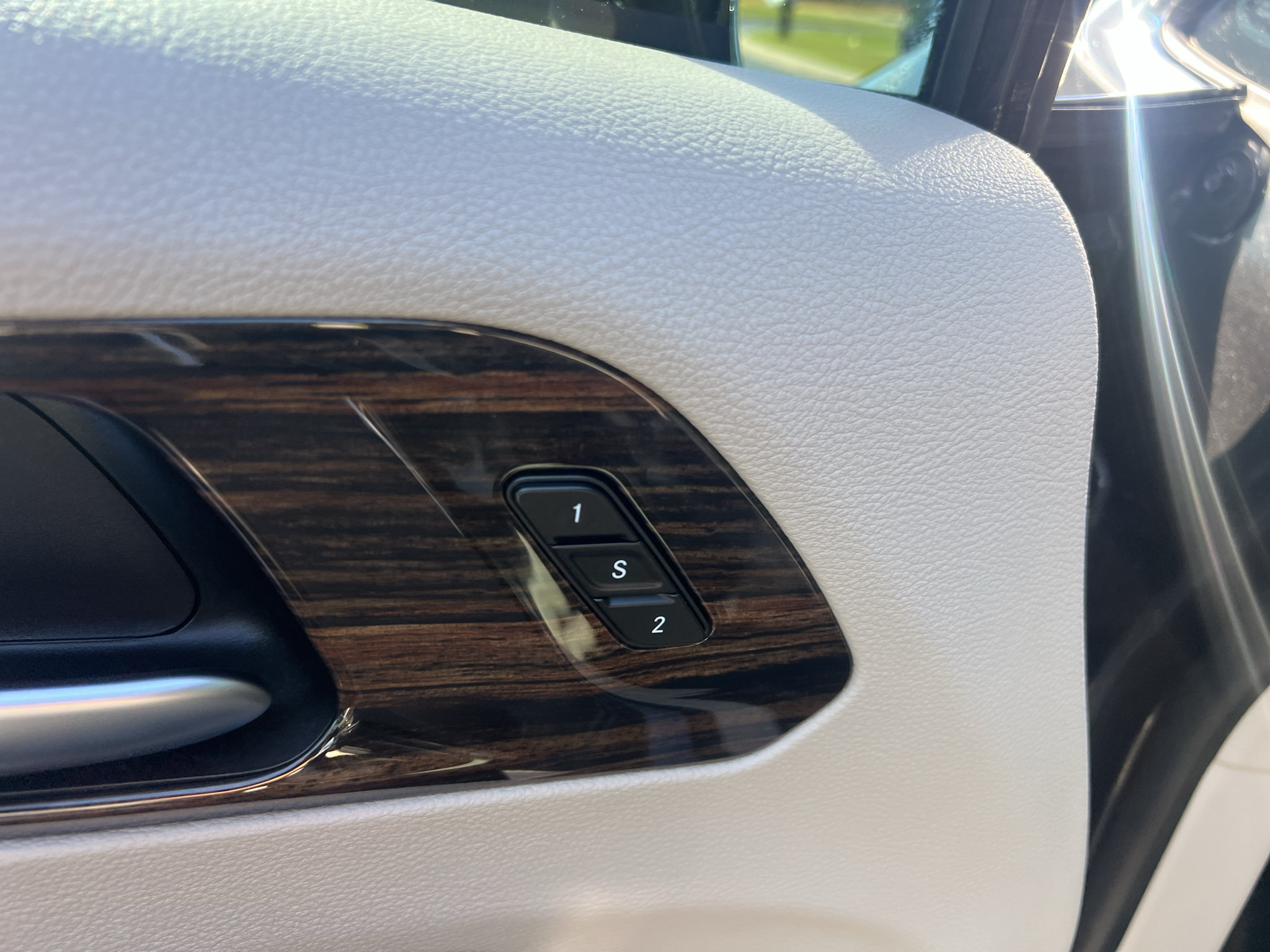 Used 2023 Chrysler Pacifica Limited FWD image 22