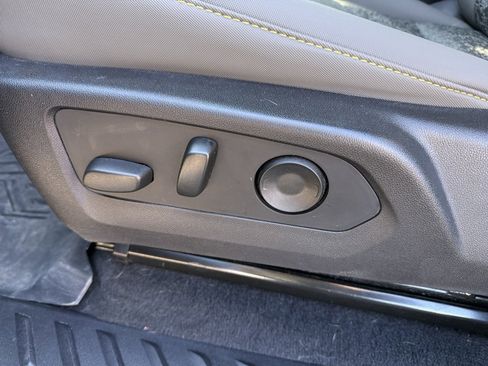 Used 2024 Chevrolet Colorado ZR2 w/ Technology Package image 13