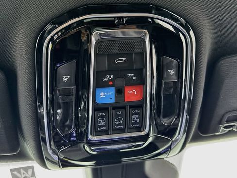 Used 2023 Jeep Grand Cherokee Overland w/ Advanced Protech Group III AWD/4WD image 14