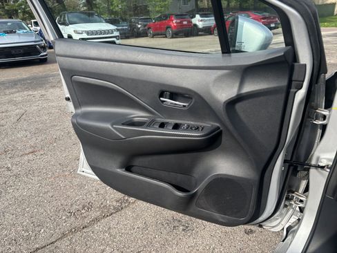 Used 2025 Nissan Versa SV FWD image 18