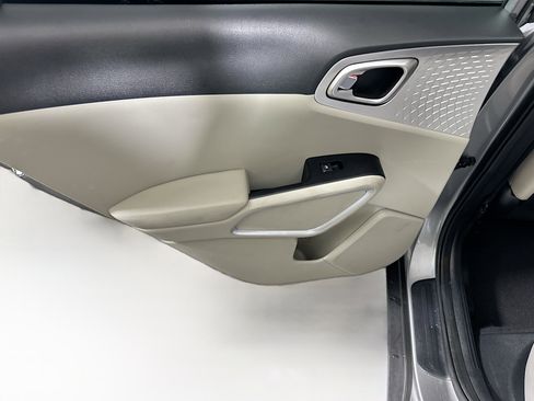 Used 2025 Kia Soul LX w/ LX Technology Package image 24