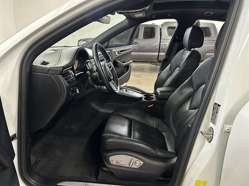 Used 2021 Porsche Macan S image 11
