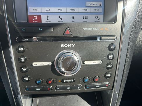 Used 2018 Ford Explorer Limited image 15