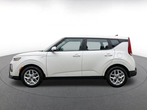 Used 2025 Kia Soul LX w/ LX Technology Package FWD image 4