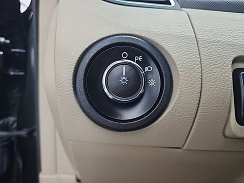 Used 2015 Ford Taurus SE image 21