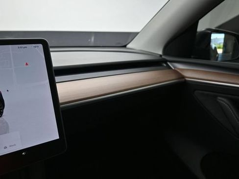 Used 2024 Tesla Model Y Long Range AWD/4WD image 19