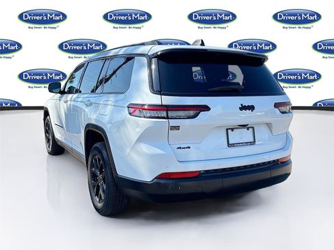 Used 2024 Jeep Grand Cherokee L Laredo image 5