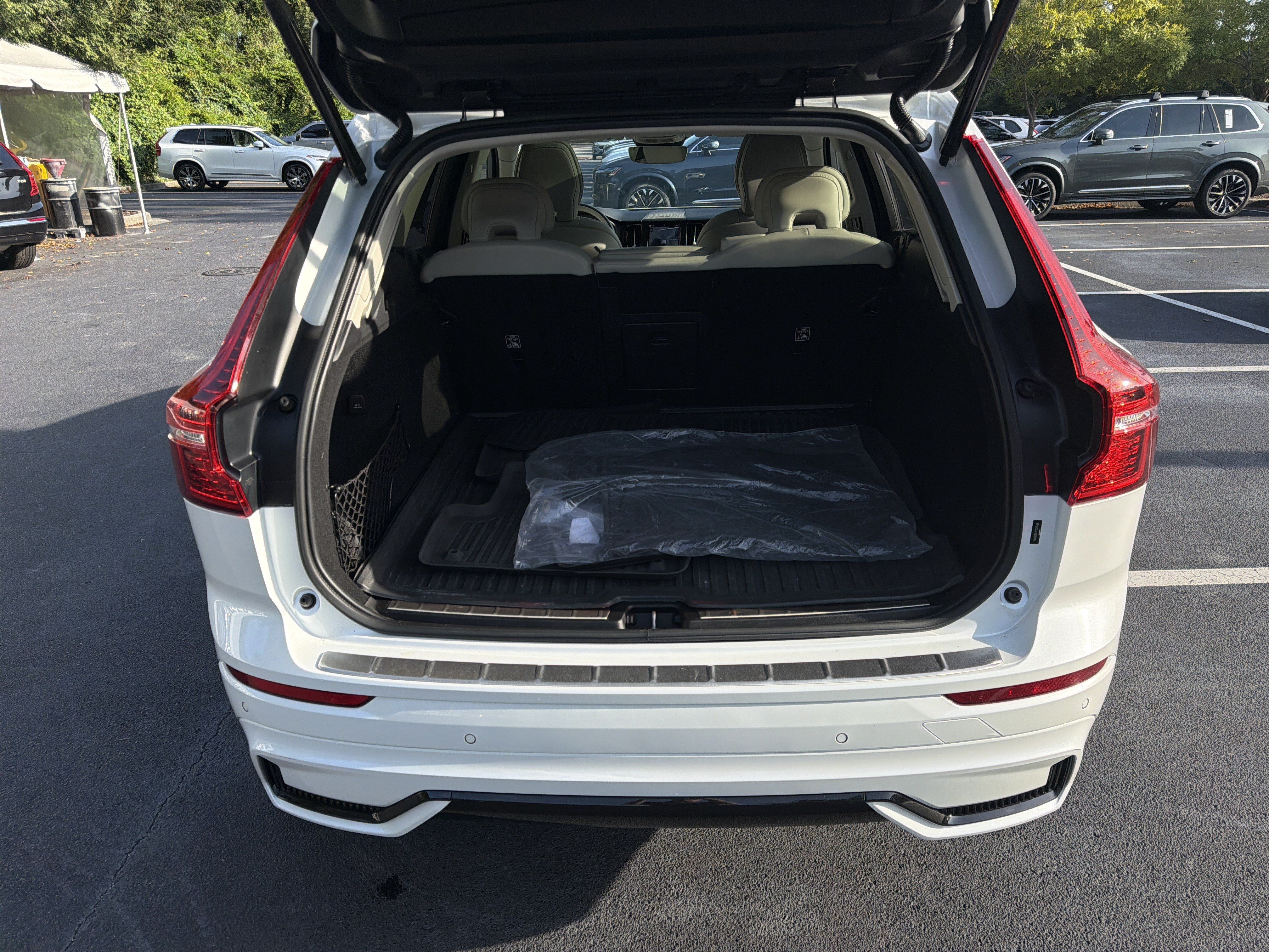 Used 2023 Volvo XC60 B6 Ultimate w/ Protection Package Premier AWD/4WD image 34