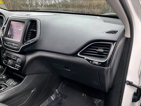 Used 2023 Jeep Cherokee Altitude Lux image 22