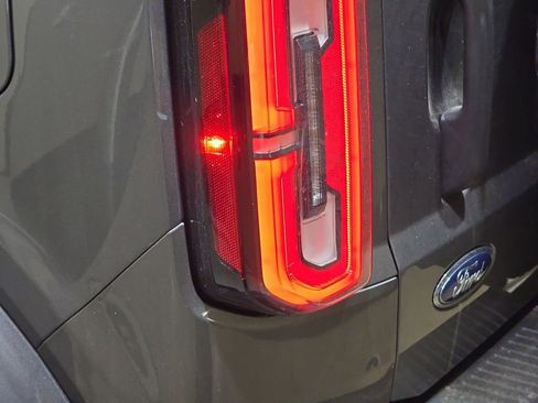 Used 2023 Ford Bronco Badlands image 33