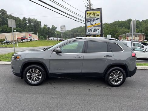 Used 2020 Jeep Cherokee Latitude Plus w/ Comfort/Convenience Group AWD/4WD image 3