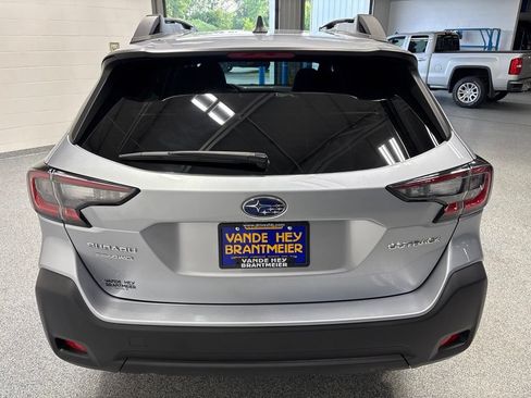 Used 2025 Subaru Outback Premium AWD/4WD image 6