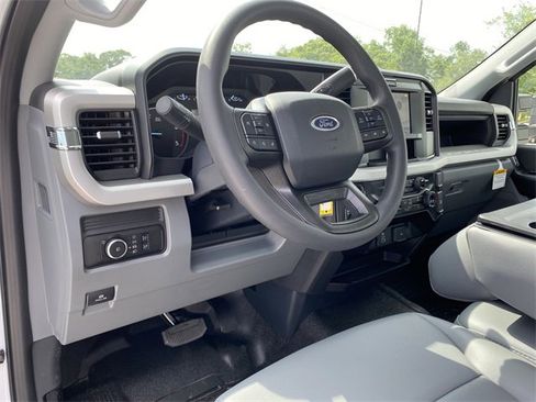 New 2025 Ford F550 XL 4WD Premier 16' Flatbed image 33