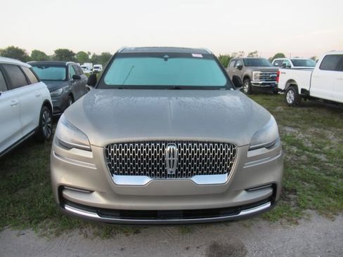 Used 2023 Lincoln Aviator Reserve w/ Equipment Group 201A RWD image 2