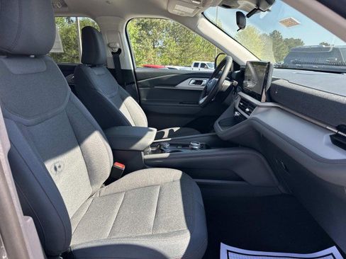 New 2026 Ford Explorer Active RWD image 13