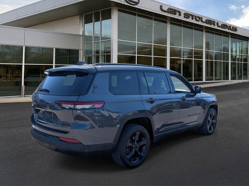 Used 2023 Jeep Grand Cherokee L Limited w/ Black Appearance Package AWD/4WD image 3