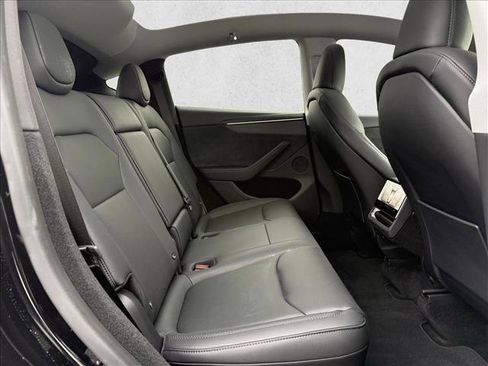 Used 2026 Tesla Model Y 2WD image 15