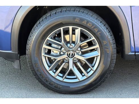 Used 2023 Nissan Rogue S AWD/4WD image 27