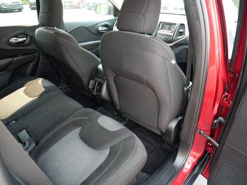 Used 2016 Jeep Cherokee Sport w/ Cold Weather Group AWD/4WD image 29
