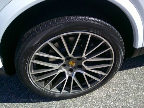 Used 2020 Porsche Cayenne image 20