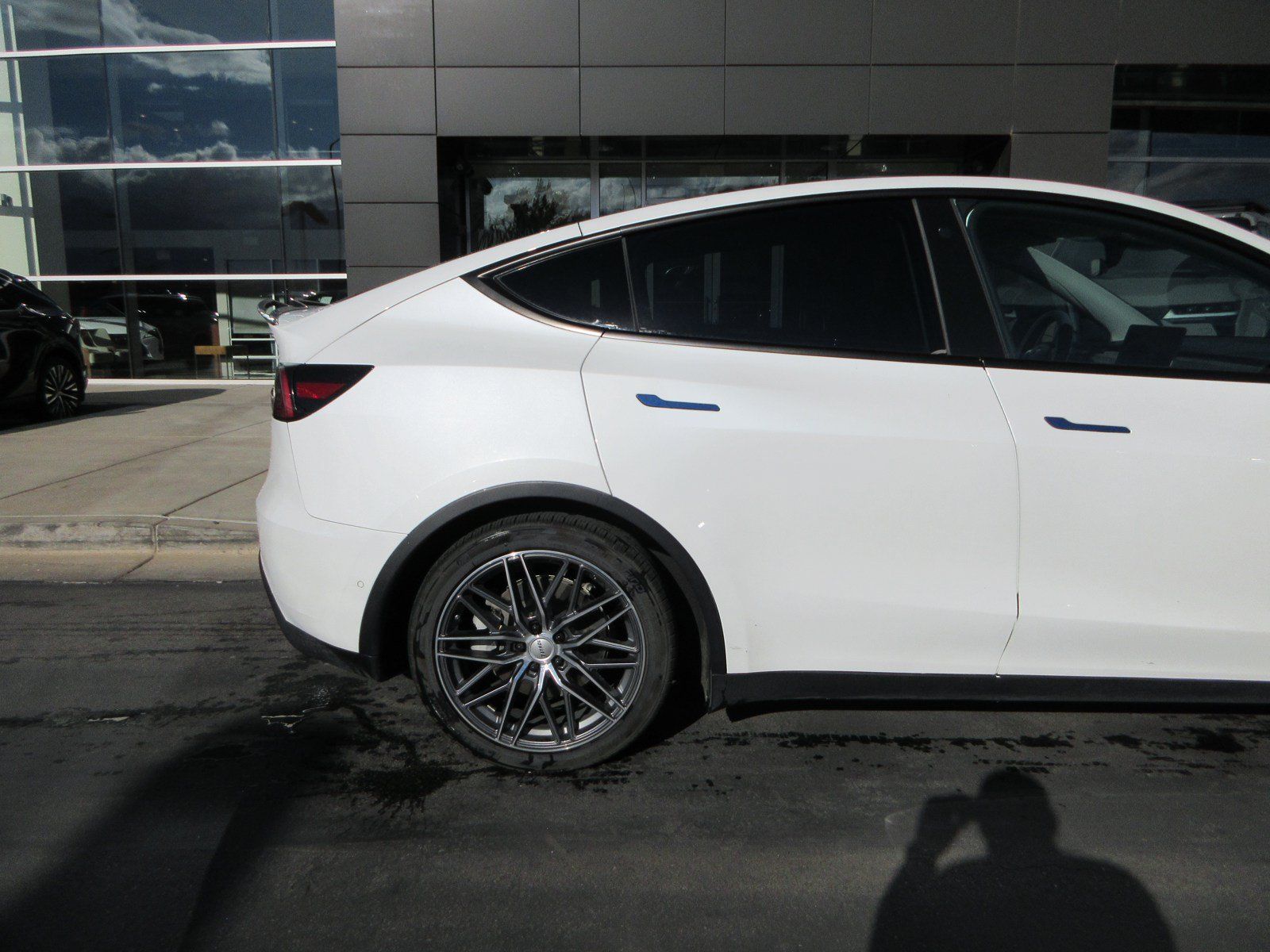 Used 2021 Tesla Model Y Long Range AWD/4WD image 11